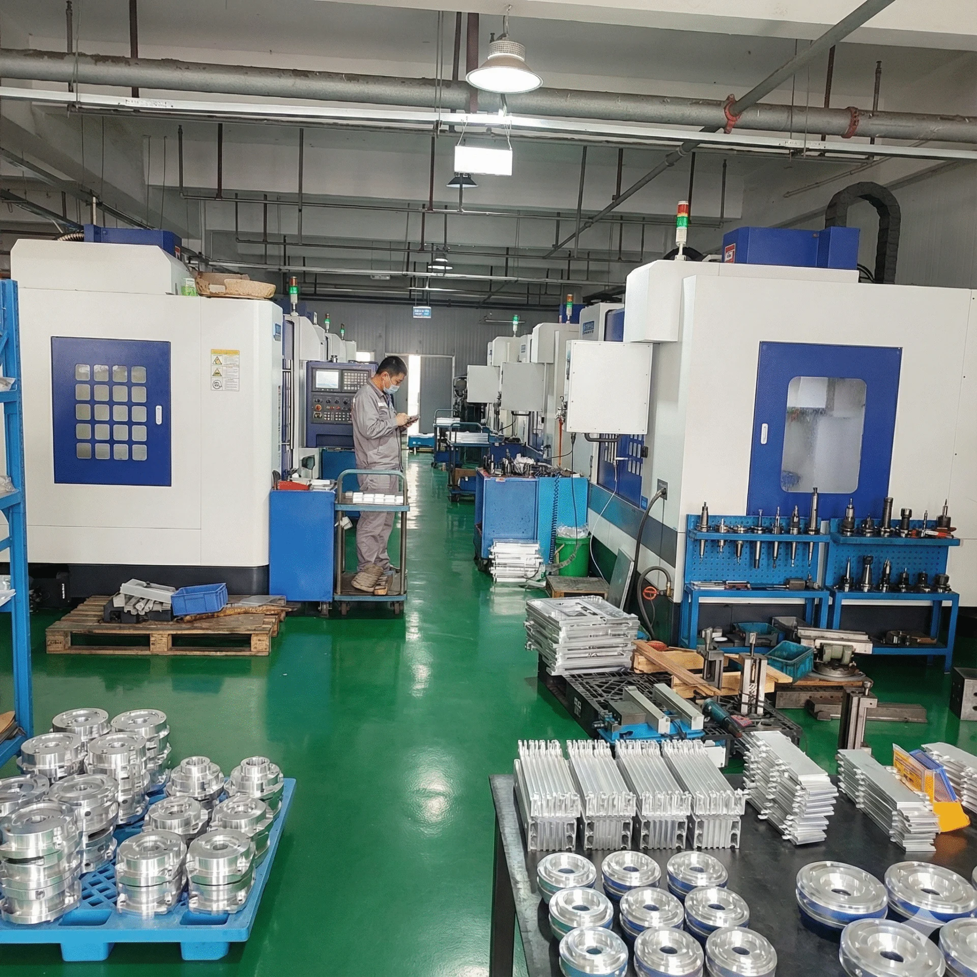 Precision mold design and manufacturing tooling